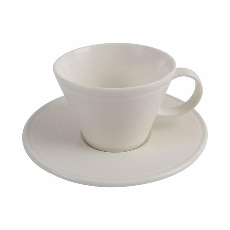 كوب شاي مع صحن